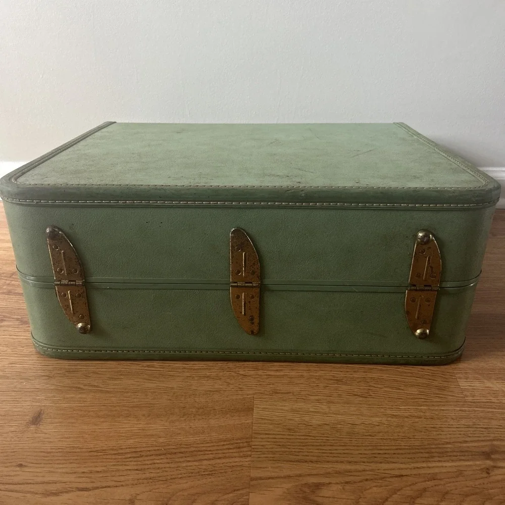 Vintage 1950s Taperlite Green Leather Suitcase Green   L 21 x W 17 x H 7 No Key